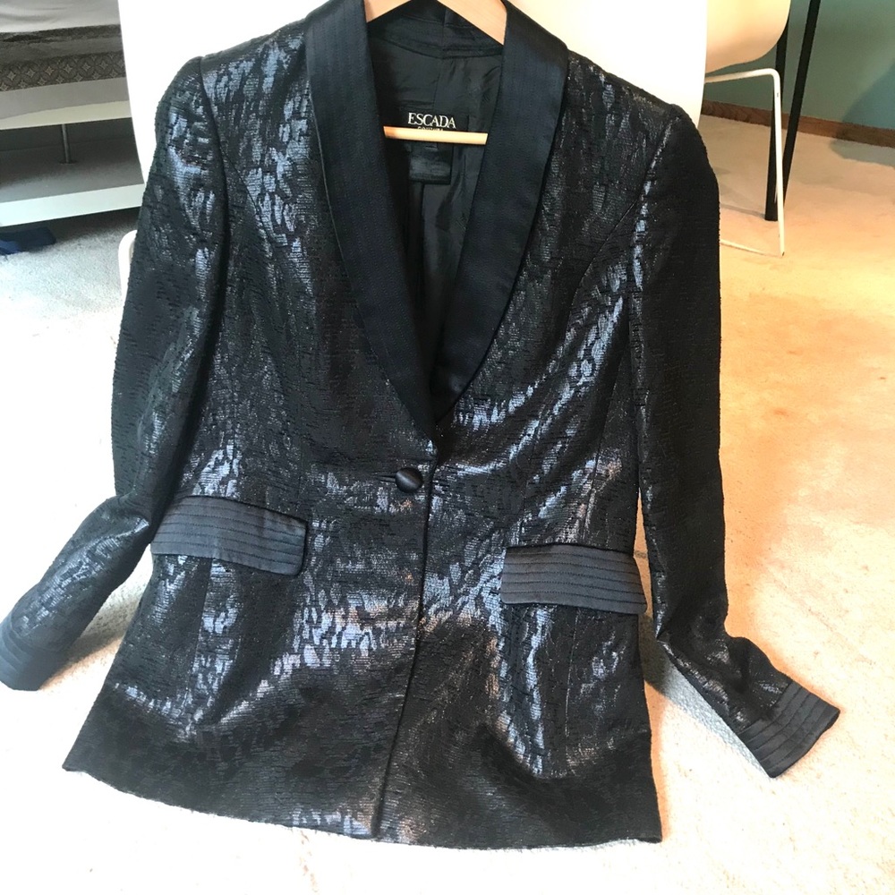 Vintage Escada tuxedo blazer